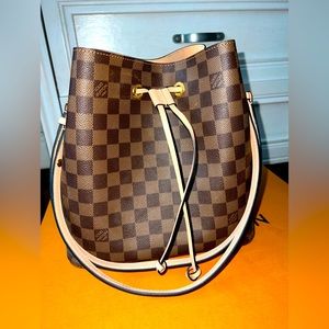 LIKE NEW Louis Vuitton Bag - NÉONOÉ MM M44887